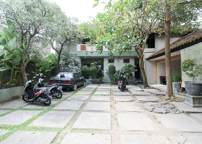 Reddoorz Near Solo Balapan Station 2 Hotel
