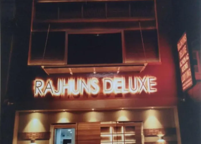Rajhuns Deluxe Lodging Kolhapur