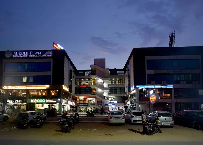 Hotel Middle Town Gandhinagar