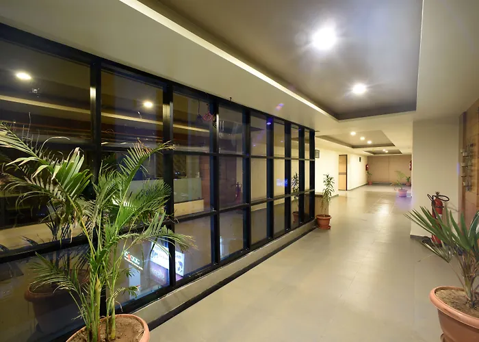 Hotel Middle Town Gandhinagar