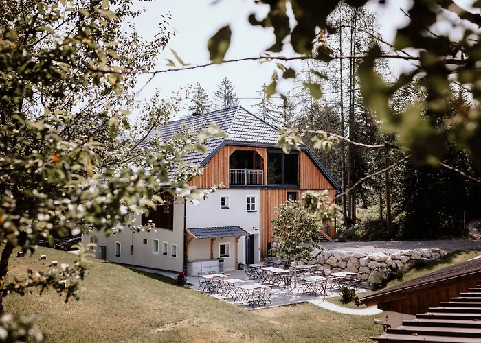 Das Schutzhaus am hohen Camper - Dein Basislager im Salzkammergut Bad Aussee