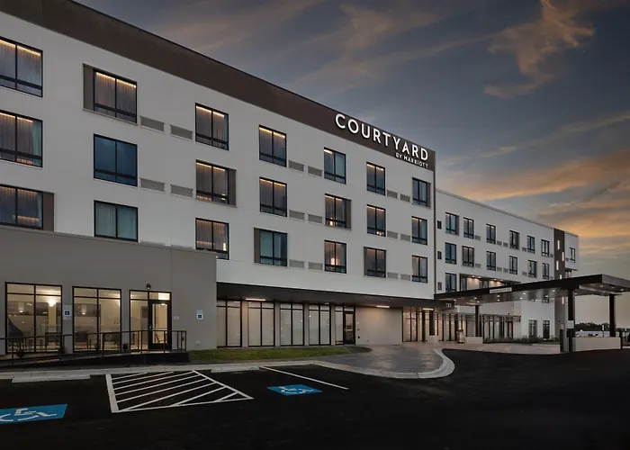 Courtyard By Marriott Conway Hotel