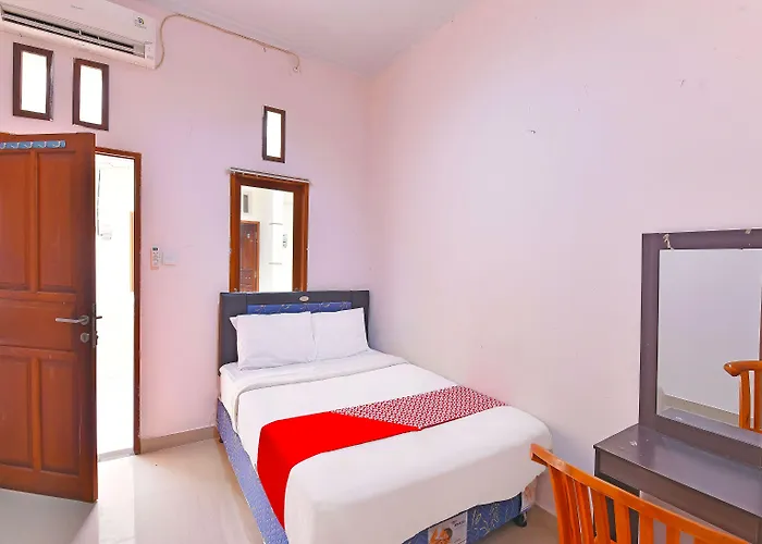Oyo 91445 Sandat Guest House Denpasar 