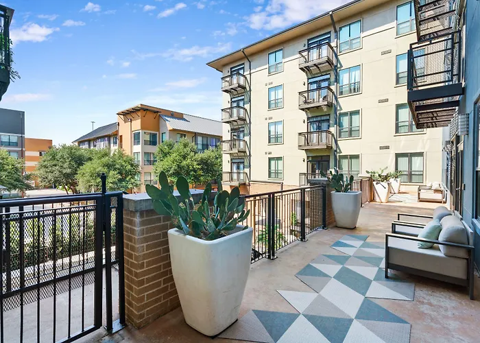 Kasa Legacy Town Center Plano Aparthotel