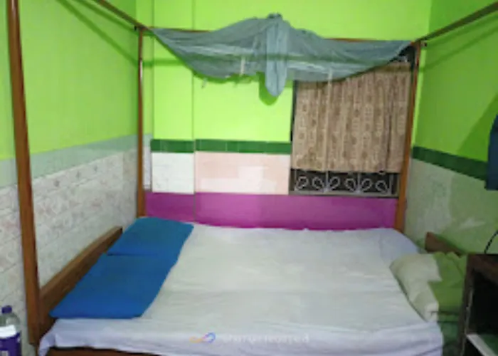 Goroomgo Central Guest House Agartala