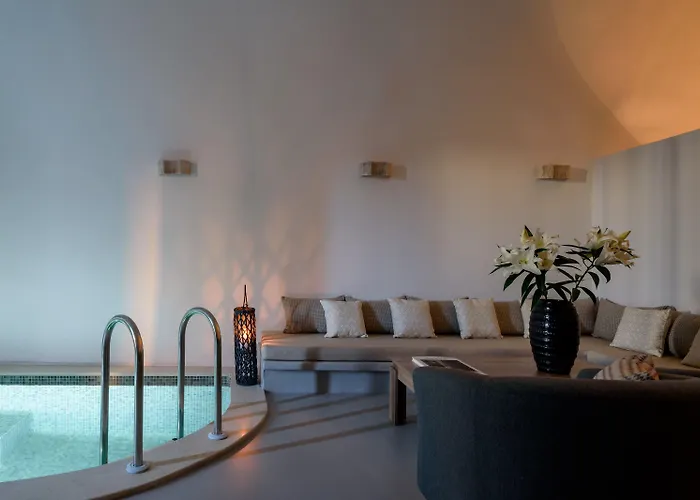 White Dream Suites Fira 