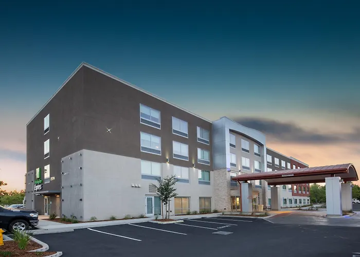 Holiday Inn Express & Suites Chico By Ihg