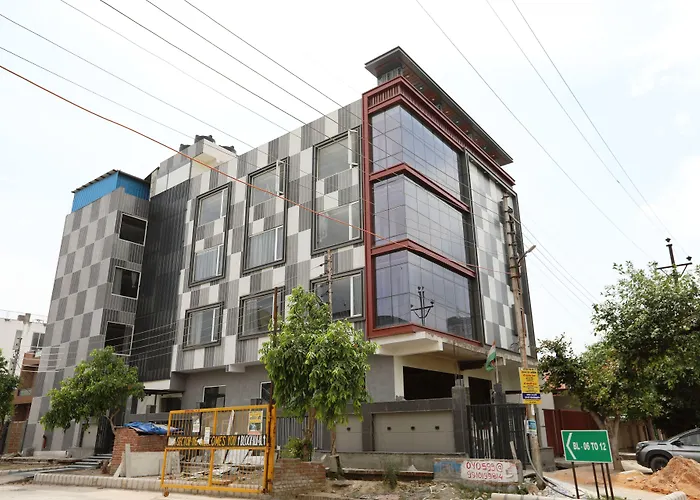Hardik Palace By F9 Hotels Noida