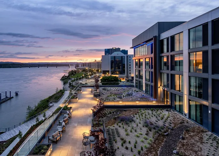 Ac Hotel By Marriott Vancouver Waterfront