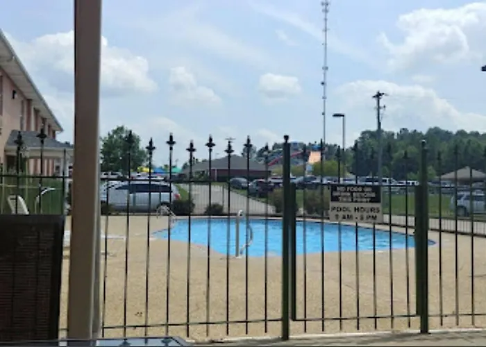 Collins Inn & Suites
