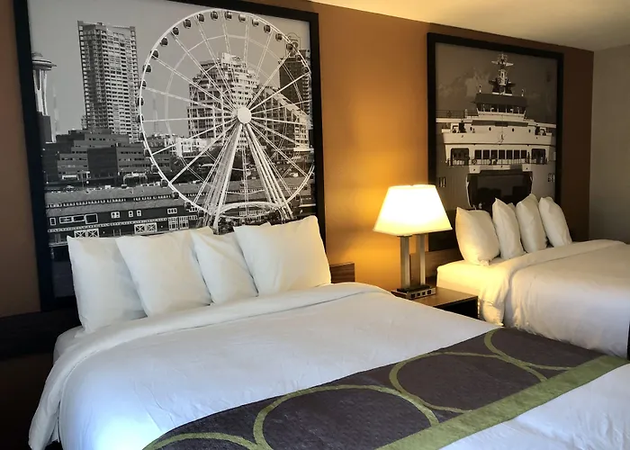 Super 8 By Wyndham Lynnwood Motel