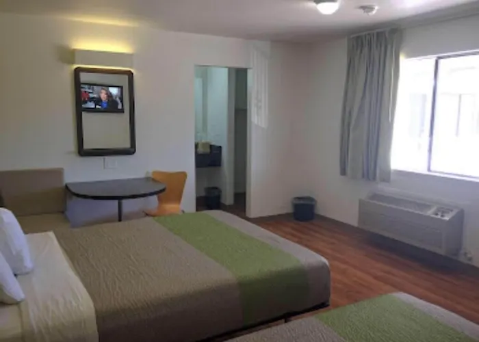 American Inn Hawthorne