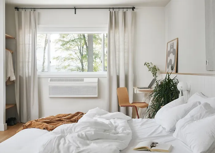 Somewhere Inn Calabogie Boutique Hotel