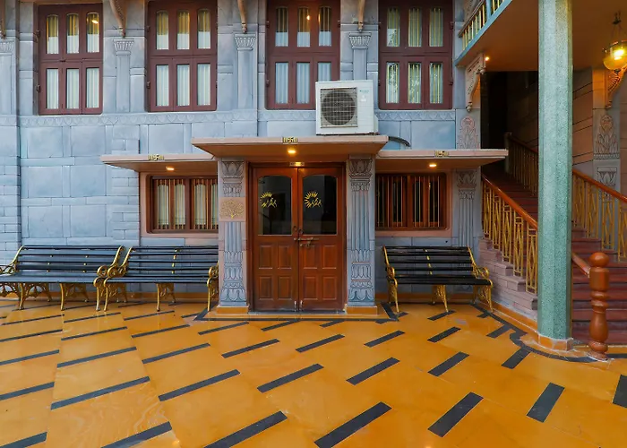 Fabhotel East View Varanasi
