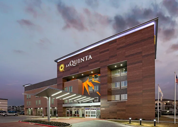 La Quinta Inn & Suites Dfw West-Glade-Parks Euless