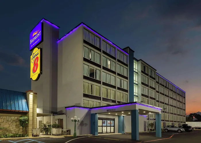Hotel Super 8 By Wyndham Laredo