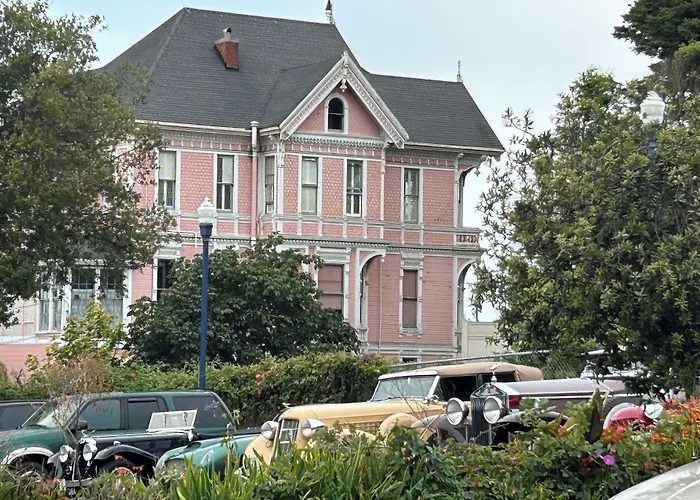 Pinc Lady Mansion Hotel Eureka