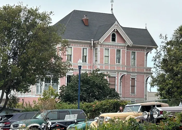 Pinc Lady Mansion Hotel Eureka