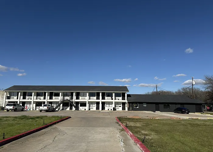 Eagle Inn Gun Barrel City