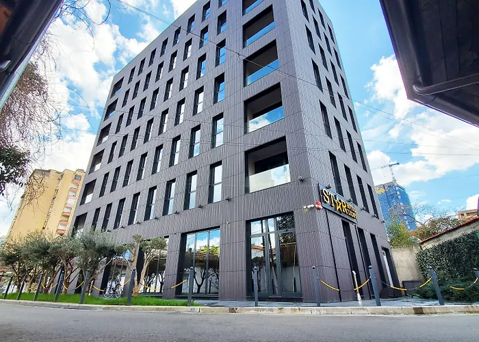 Starlight Hotel Tiran