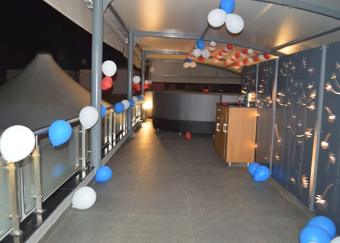 7 Wonders Hotel Gandhinagar