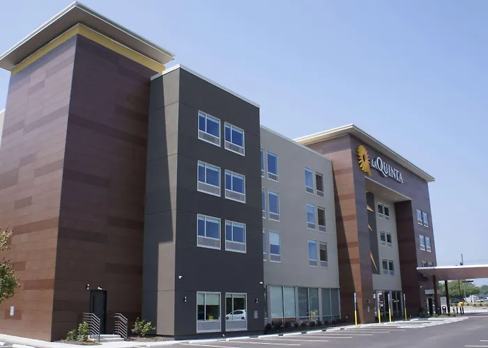La Quinta Inn & Suites By Wyndham Manchester - Arnold Afb