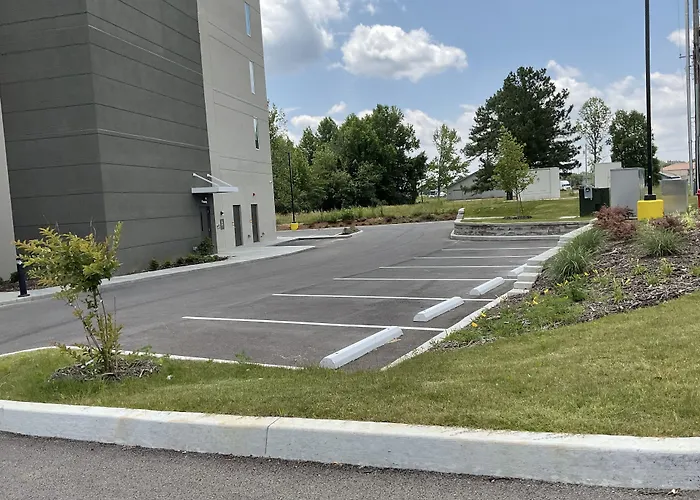 La Quinta Inn & Suites By Wyndham Manchester - Arnold Afb