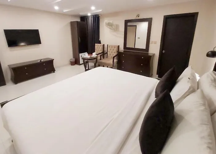 Hotel Mairona Gulberg Lahore
