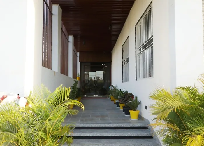Pine Regency - Aravali'S Peak View Hotel Udaipur