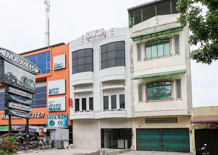 Super Oyo 3150 Theodore Homestay Medan