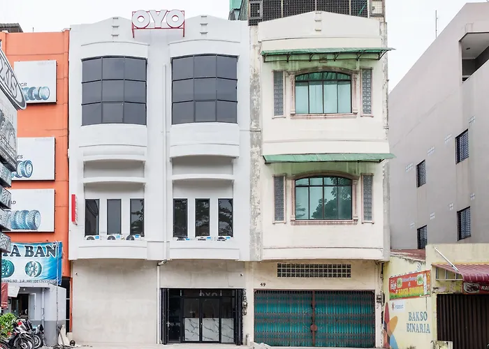 Super Oyo 3150 Theodore Homestay Medan