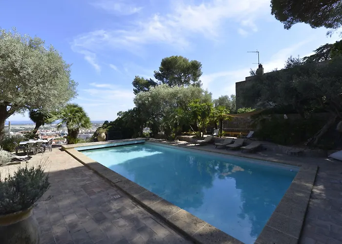 Hotel Castel Pierre Lisse à Hyères