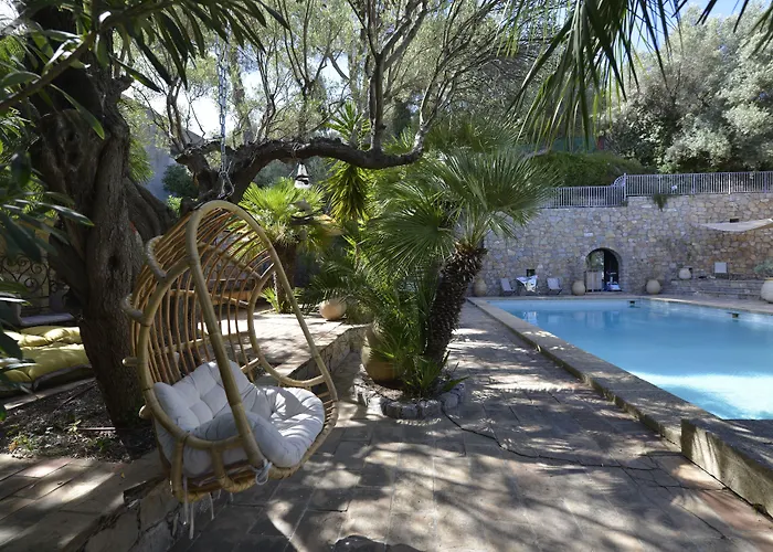 Hotel Castel Pierre Lisse à Hyères