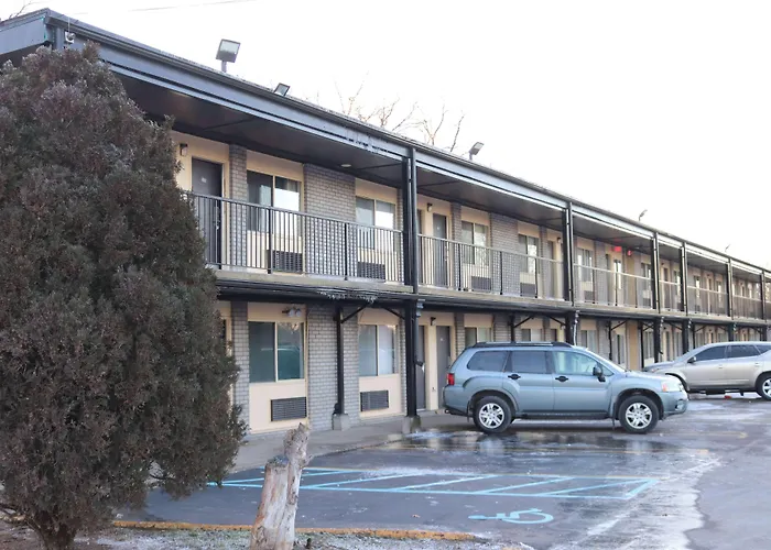 Travelodge By Wyndham Livonia Canton Novi Detroit Area