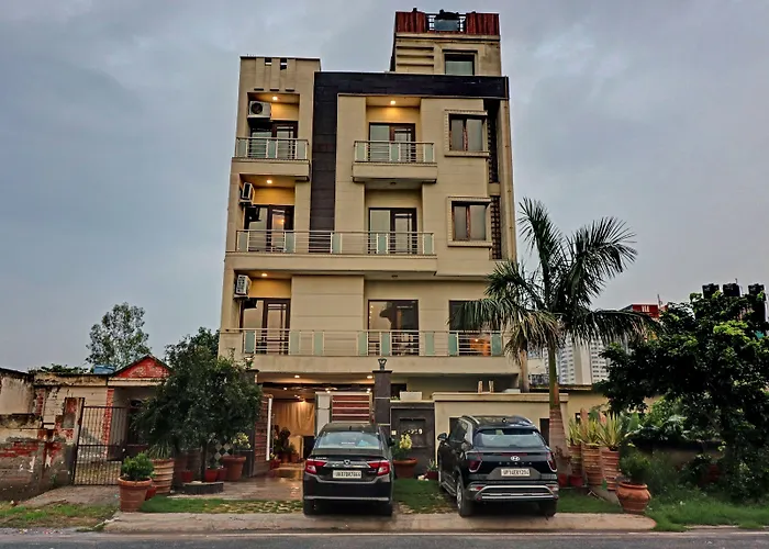 Itsy Hotels Hamlets Stay Noida