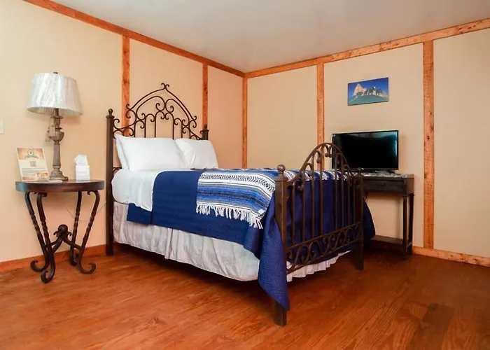 Round Top Hotel