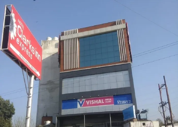 Hotel Aakriti Clarks Inn Express Bareilly