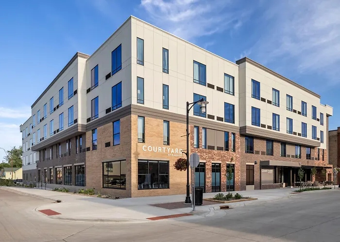 Courtyard By Marriott Owatonna Downtown Hotel