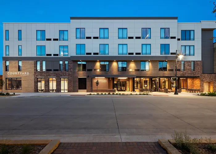 Courtyard By Marriott Owatonna Downtown Hotel