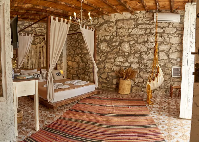 Morisi Avlu Otel Alaçatı