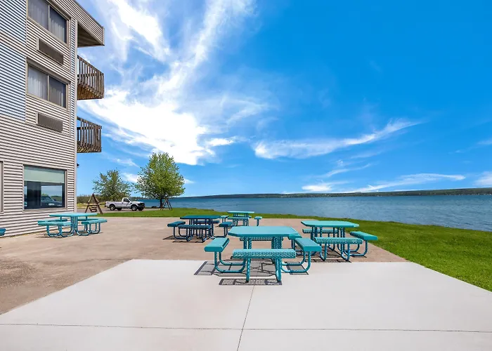 Baraga Lakeside Inn