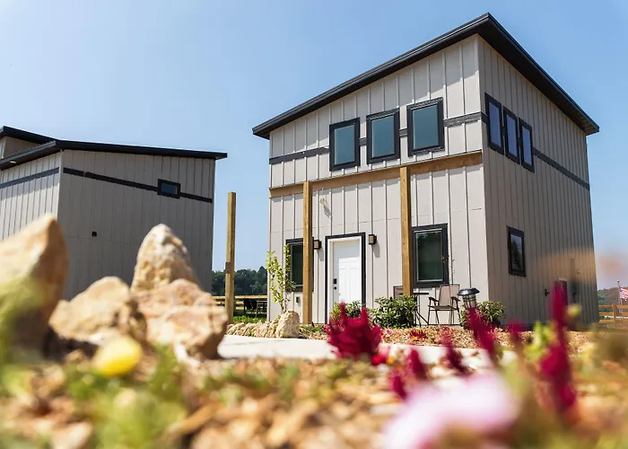Bluffside Gardens Hotel Decorah