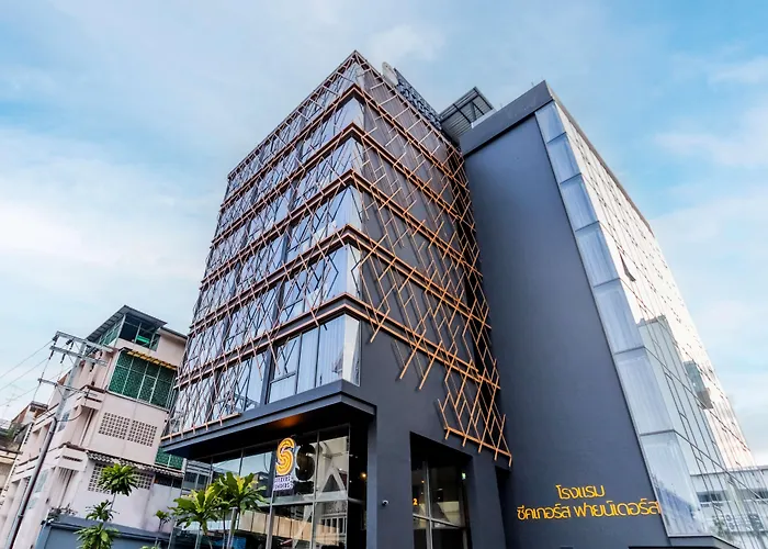 Seekers Finders Rama IV Hotel Surestay Collection By BW Bangkok