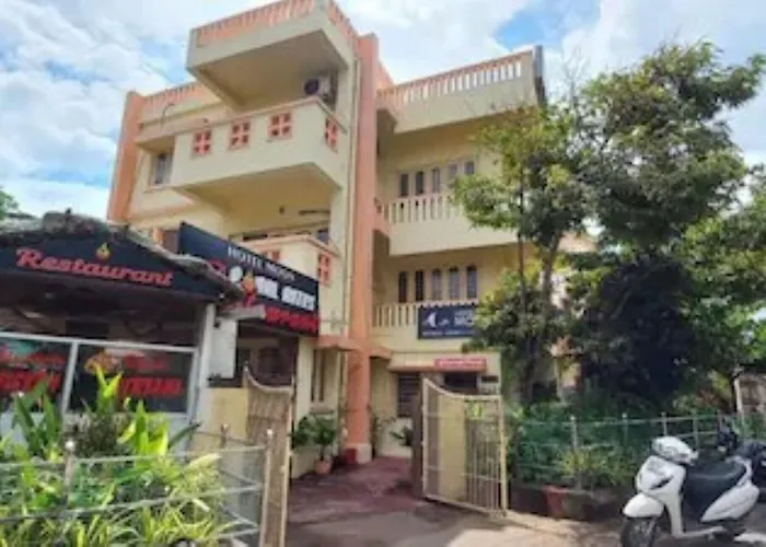 Goroomgo Moon Ct Road Puri