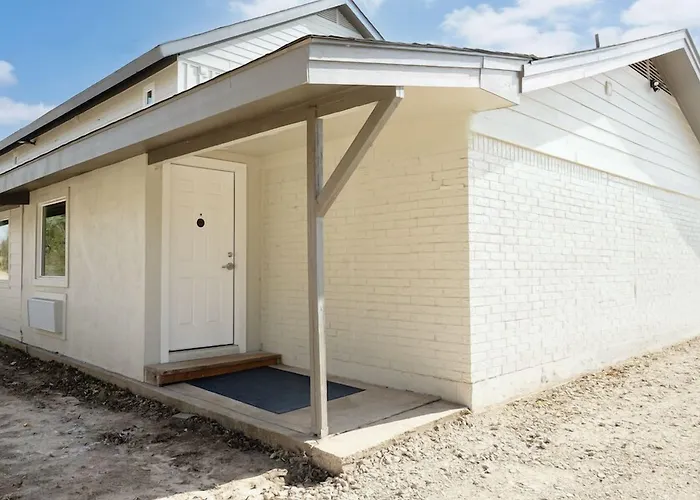 Extended Stay Gun Barrel City