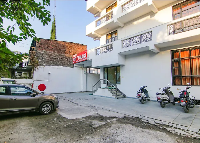 Fabhotel City Palace Dehradun