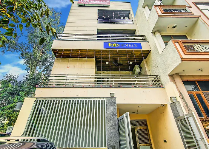 Fabhotel Floyd New Delhi