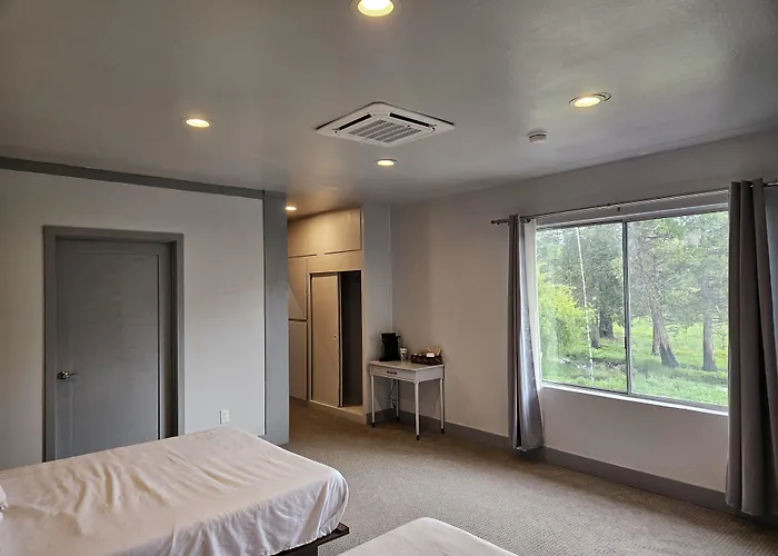 The Black Forest Lodge Red Bluff