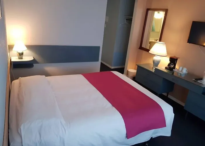 Lakewood Inn 100 Mile House