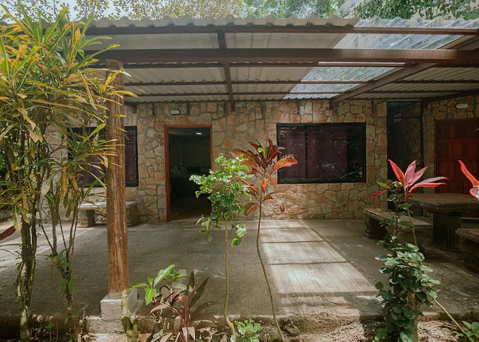 Oasis Diverse Adult Retreat Quepos